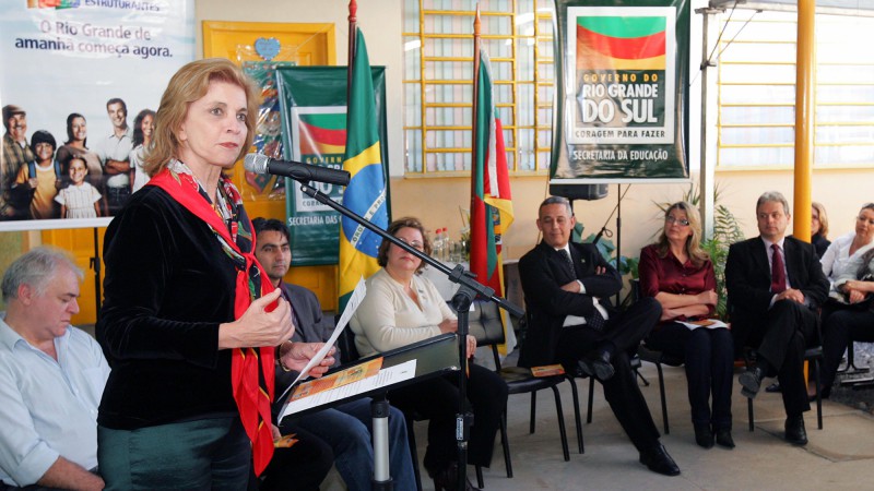 A governadora, Yeda Crusius, durante a solenidade de lan&ccedil;amento do programa estruturante Boa Escola Para Todos e inaugura&ccedil;&atilde;o de novo pr&eacute;dio da Escola Professora Clotilde Rosa.