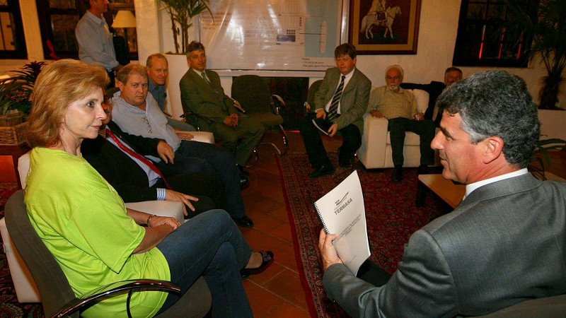 A governadora Yeda Crusius em audiência com o presidente da Cooperativa Central Gaúcha de Leite - CCGL, Caio Vianna discutindo a ampliação dos terminais graneleiros em Rio Grande