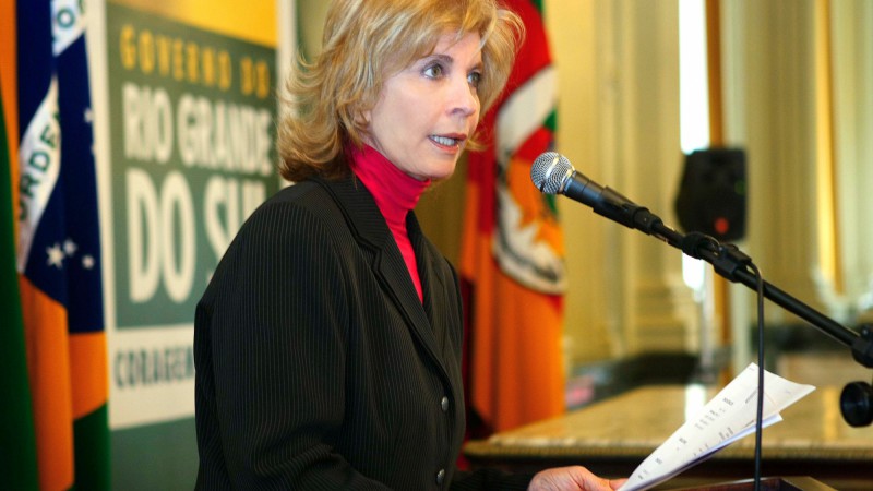 A Governadora Yeda Crusius, durante solenidade de assinatura do decreto que institui o Comitê Executivo RS para a Copa do Mundo de Futebol 2014.