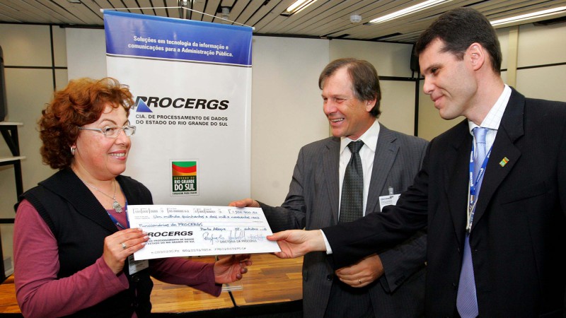 PROCERGS distribui PPR - Prêmio de 1,5 milhão de reais a funcionários por atingimento de metas.