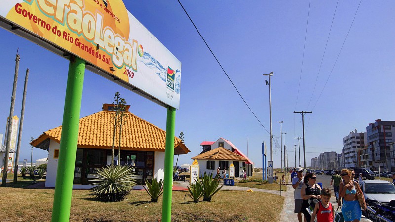 Servi&ccedil;os essenciais aos cidad&atilde;os estar&atilde;o presentes, atendendo a veranistas nas Casas de Governo em Cap&atilde;o da Canoa, no litoral norte do Rio Grande do Sul durante o per&iacute;odo de opera&ccedil;&atilde;o do Ver&atilde;o Legal RS 2009, que vai deste s&aacute;bado at&eacute; 1&ordm; de mar&ccedil;o.