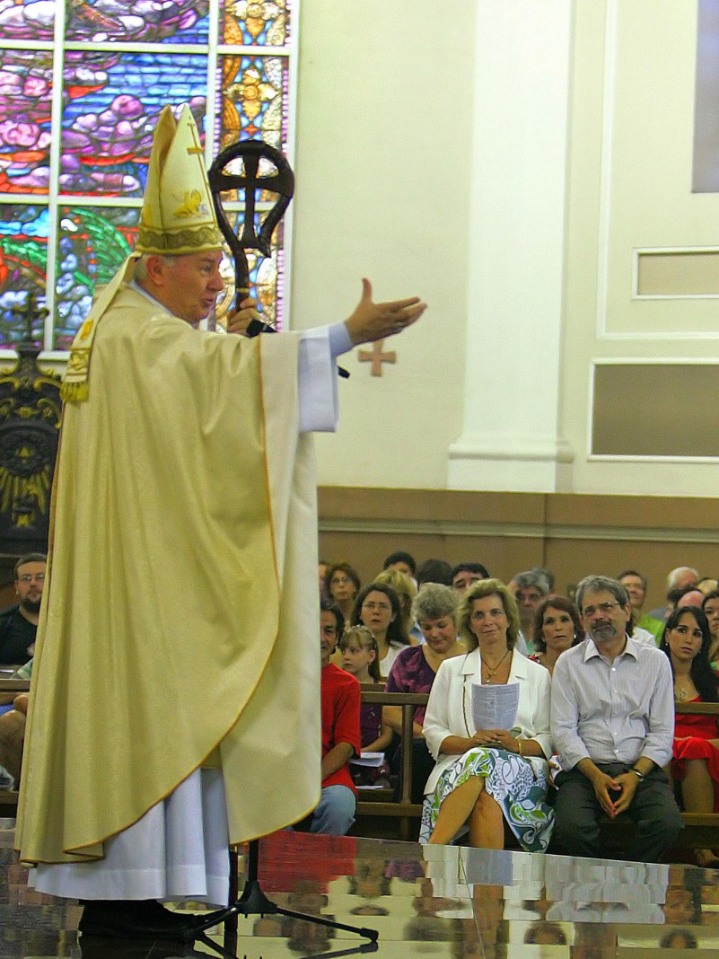 A governadora Yeda Crusius acompanhada pelo seu esposo e presidente do Conselho de Comunicação do Governo do Estado, Carlos Crusius, participa da tradicional Missa do Galo, na Catedral Metropolitana de Porto Alegre.
