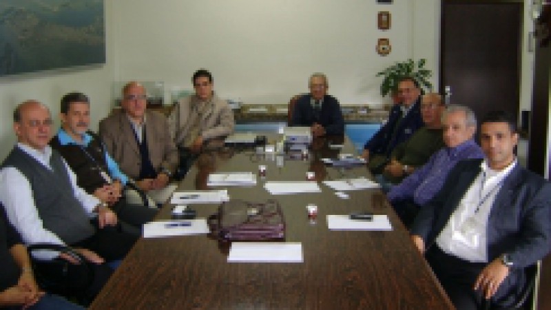 O superintendente do Porto do Rio Grande, Sinésio Cerqueira Neto, juntamente com o diretor técnico, Carlos Rodrigues, recebeu nesta terça-feira (8), pela manhã, representantes do Porto de Santos, o maior da América Latina e recentemente eleito pelo