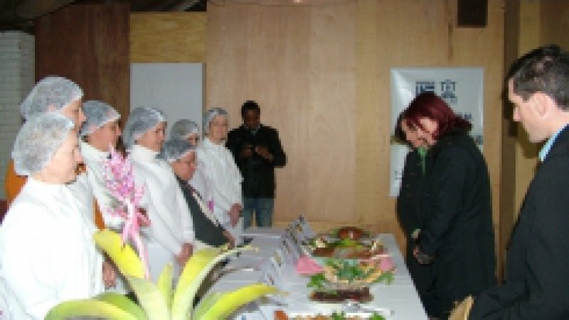 O concurso de receitas feitas a base de feij&atilde;o foi um dos pontos altos do Dia da Diversifica&ccedil;&atilde;o Rural, realizado nesta quarta-feira (25), no sal&atilde;o paroquial cat&oacute;lico da Lomba Grande, em Novo Hamburgo. O primeiro lugar foi atribu&iacute;do &agrave; receita de panqueca