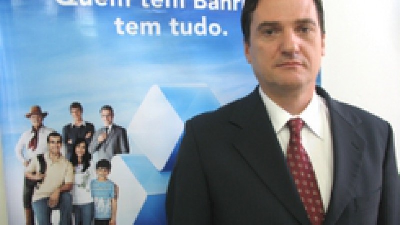 O Banrisul, a partir desta sexta-feira (4), apresenta uma nova identidade visual em seu site (www.banrisul.com.br), com destaque para a campanha institucional “Quem tem Banrisul tem tudo”. No cabeçalho das páginas, aparece o logotipo do Banco de acordo