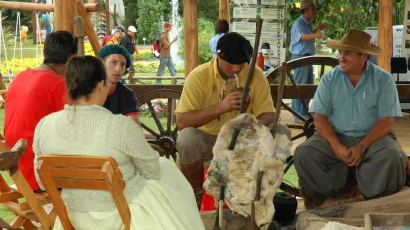 O Turismo Rural, no Espaço da Agricultura Familiar da Emater/RS-Ascar, é um dos espaços mais visitados durante a Expodireto Cotrijal, que acontece em Não-Me-Toque até a próxima sexta-feira (14). Na área são divulgados o Caminho das Topiarias, Flores e
