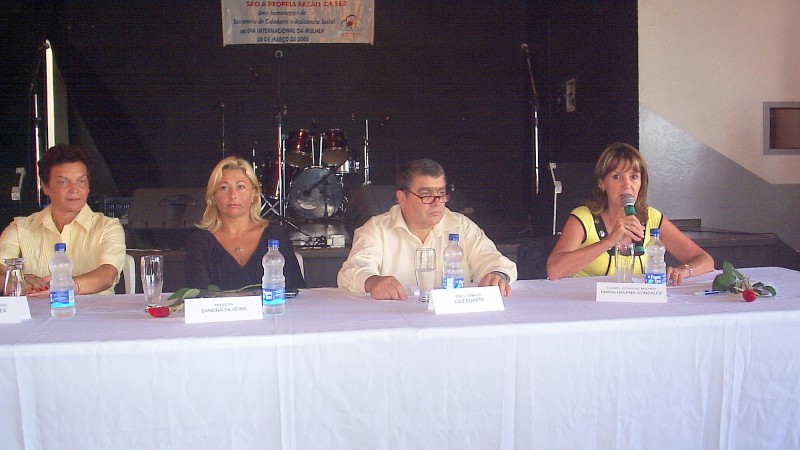 A coordenadora da Mulher, Maria Helena Gonzalez, participou na tarde desta ter&ccedil;a-feira (4), &agrave;s 14h30min, do lan&ccedil;amento da Coordenadoria Municipal da Mulher de Esteio, em solenidade que contou com a presen&ccedil;a da prefeita Sandra Silveira, do presidente da