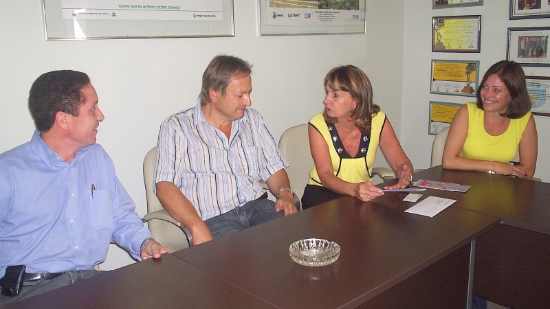 A coordenadora da Mulher, Maria Helena Gonzalez, entregou nesta terça-feira (4) o pedido de criação da coordenadoria municipal da Mulher de Canoas ao prefeito Marcos Ronchetti. Ela esteve acompanhada do vereador Airton Souz e da presidente do PSDB Mulher