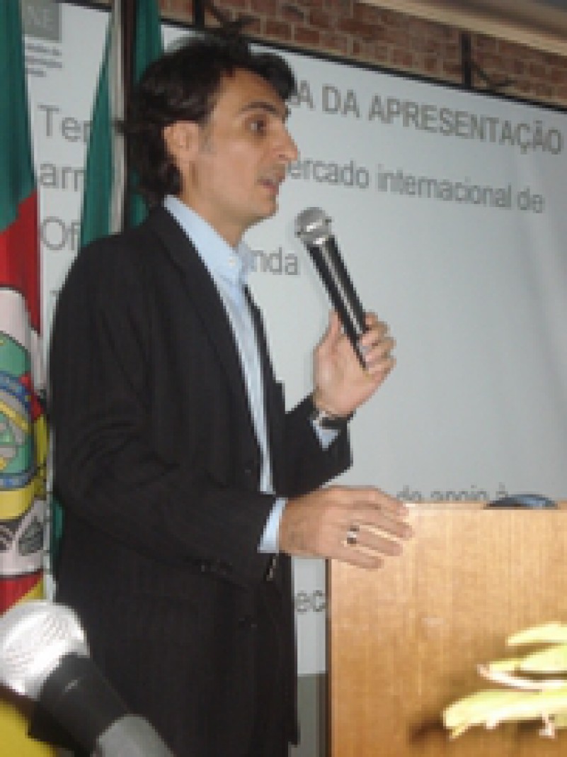 A estabilização dos estoques internacionais de arroz deverá abrir novos mercados e expandir os atuais. A conclusão é do gerente do Instituto de Estudos do Comércio e Negociações Internacionais (Icone) André Nassar, que fez palestra nesta quinta-feira