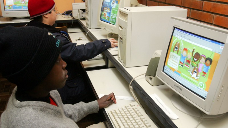 Escolas da rede estadual começam a receber nesta quinta-feira (8) novos computadores como parte da conclusão da primeira etapa do projeto Sala de Aula Digital e do processo de informatização da gestão escolar.