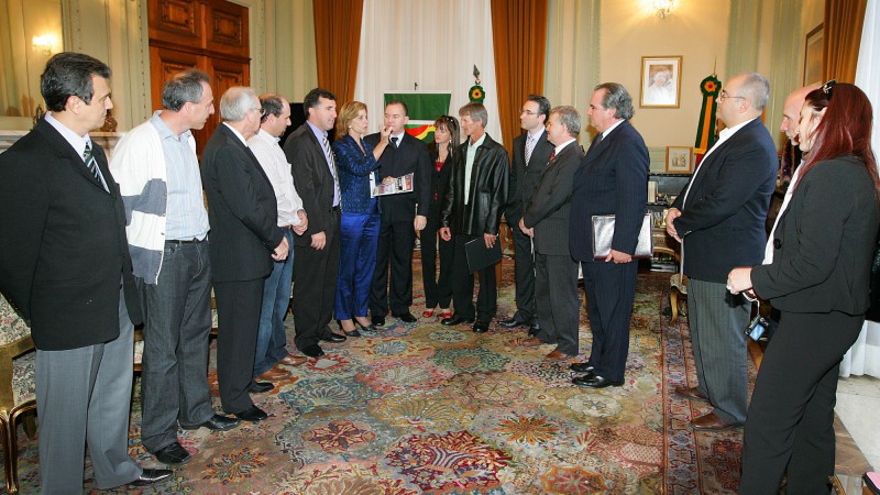 A governadora Yeda Crusius, recebe o prefeito de S&atilde;o Luiz Gonzaga, Vicente Diel e Lideran&ccedil;as Regionais.