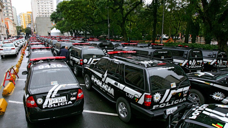 Solenidade de entrega de 60 novas viaturas &agrave; Pol&iacute;cia Civil e outras 16 ao Instituto-Geral de Per&iacute;cias (IGP), durante evento realizado em frente ao Pal&aacute;cio Piratini, em Porto Alegre.