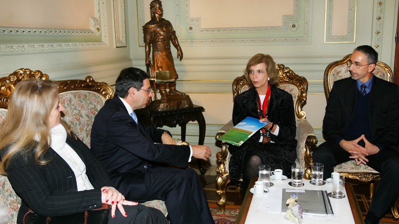 Governadora Yeda Crusius, recebe visita oficial do embaixador da Grã-Bretanha no Brasil, Alan Charlton.