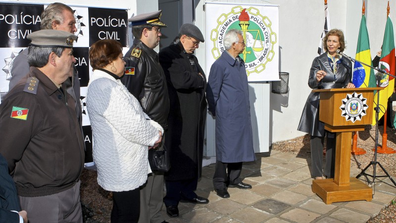 A governadora Yeda Crusius, em seu discurso durante a inauguração da Linha de Tiro da Polícia Civil Professor Hermano Wolf, na nova unidade do bairro Teresópolis, em Porto Alegre.