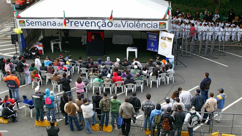 Dentro da programação do projeto de Prevenção da Violência (PPV), o governo do Estado, através da secretaria de Justiça e Desenvolvimento Social, realiza uma série de atividades no espaço instalado em frente ao Palácio Piratini,com a participação de