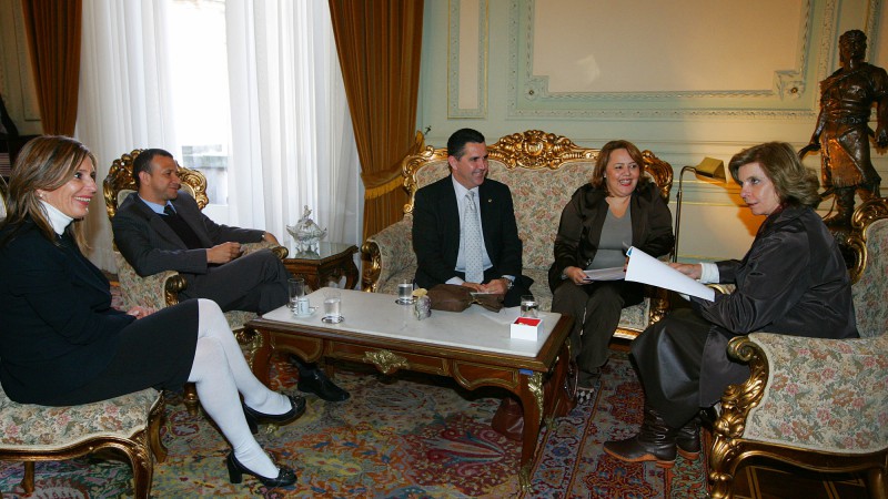 Governadora Yeda Crusius,acompanhada da Secretaria de Cultura Mônica Leal e do Deputado Estadual Carlos Gomes, recebe da Presidente da Comunidade Internacional Brasil e Israel, Jane Silva e do Deputado Federal, Paulo Roberto Pererira, convite para