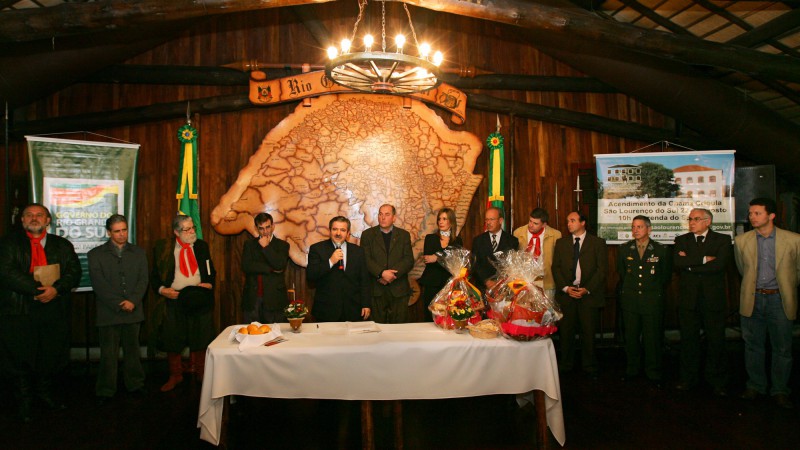 O chefe da Casa Militar, Cel. Jo&atilde;o Batista Gil, em seu discurso representando a Governadora Yeda Crusius, durante evento no Galp&atilde;o Crioulo, do Pal&aacute;cio Piratini, que d&aacute; in&iacute;cio aos preparativos dos festejos farroupilhas.