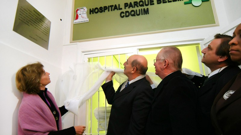 Governadora Yeda Crusius, acompanhada do secretário da Saúde, Osmar Terra, durante inauguração da ampliação do Centro de Dependentes Químicos do Hospital Parque Belém.