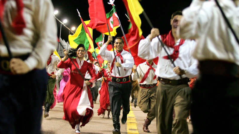 Desfile Tem&aacute;tico dos Festejos Farroupilhas 2009, com o tema Os Farroupilhas e suas Fa&ccedil;anhas.