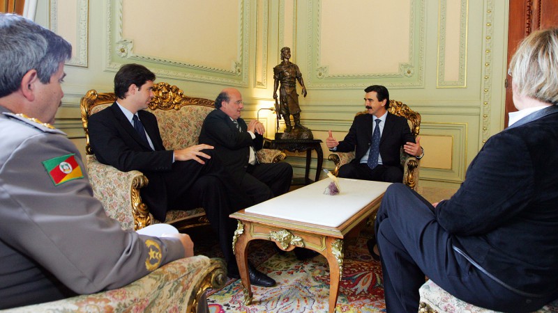 O chefe da Casa Civil, Otamar Vivian representando a governadora Yeda Cruisius, acompanhado do secretário do Desenvolvimento e dos Assuntos Internacionais, Márcio Biolchi, recebe o Embaixador da Áustria no Brasil, Hans-Peter Glanzer.