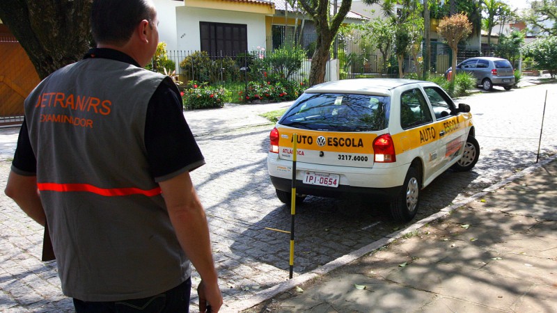 Para atender à demanda de exames de direção veicular nos 274 Centros de Formação de Condutores de todo o Estado, a autarquia nomeou 170 examinadores de trânsito, selecionados em processo simplificado para atuar no período de um ano.