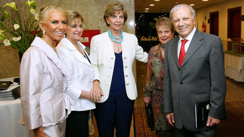 A governadora, Yeda Crusius, participa de jantar de com a OSPA, no salão de eventos São José, no hotel Plaza São Rafael, em Porto Alegre.