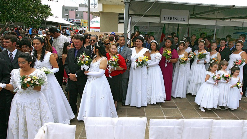 Cerimônia de Casamento Coletivo durante a Rua da Cidadania, em Santiago.