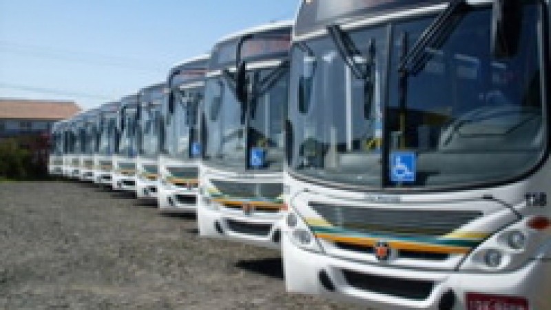 Cumprindo orientação do governo do Estado de qualificação do transporte coletivo no Litoral Norte, a empresa Expresso São José entregou, nesta quinta-feira (08), 13 novos ônibus que vão renovar a frota para atender a comunidade da região.  Equipados com