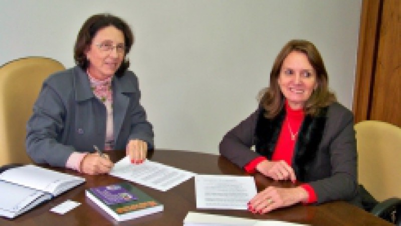 A prefeita de Gravataí, Rita Sanco, assinou na tarde desta terça-feira (28) termo de adesão ao projeto Cidade Amiga da Mulher, que integra o Programa Estruturante Nossas Cidades. A assinatura contou com a presença da chefe de Gabinete da prefeitura,