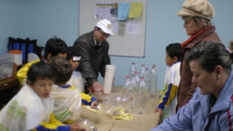 Os 120 alunos do Centro de Atendimento da Criança e do Adolescente (Ceacri AABB Comunidade), de Bento Gonçalves, se mobilizaram e recolheram materiais recicláveis nas próprias casas e na comunidade. Na quinta-feira, 24 estudantes do Ensino Fundamental,