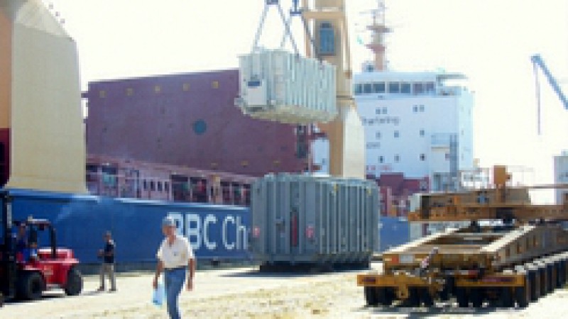 Encontra-se atracado no Cais Navegantes do Porto de Porto Alegre o navio BBC Maine, de bandeira Antiguas e Barbuda, com 138,50 metros de comprimento por 21 metros de largura, para carregar um lote de transformadores para exportação, fabricados pela