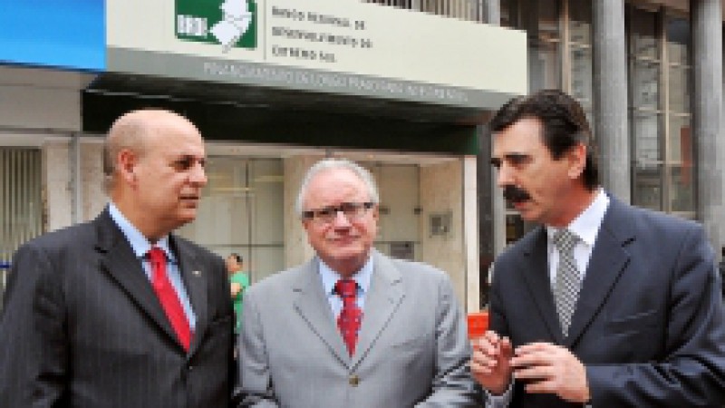 As 4.794 operações de crédito realizadas pelo Banco Regional de Desenvolvimento do Extremo Sul (BRDE) atingiram um total de R$ 1,582 bilhão, número histórico em 47 anos da instituição e que representa um crescimento real de 41,9% em relação ao R$ 1,115