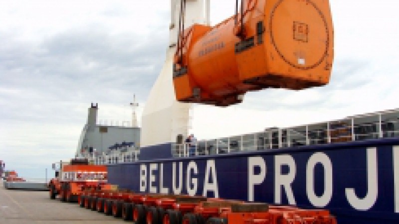 O Porto do Rio Grande iniciou às 8h30min, desta segunda-feira (2), no cais do Porto Novo, o desembarque de peças de grande porte e de dois guindastes destinados a Usina Termelétrica Presidente Médici (Fase C), localizada em Candiota. A operação do navio