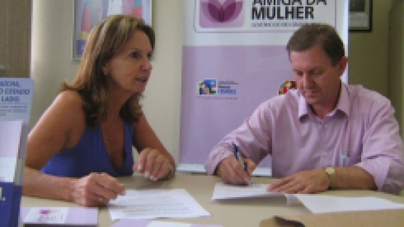 O prefeito de Nova Petrópolis, Luiz Irineu Schenkel, firmou parceria com a Coordenadoria Estadual da Mulher com vistas à adesão ao projeto Cidade Amiga da Mulher na quarta-feira(18). A adesão confirma a participação na iniciativa do governo gaúcho de