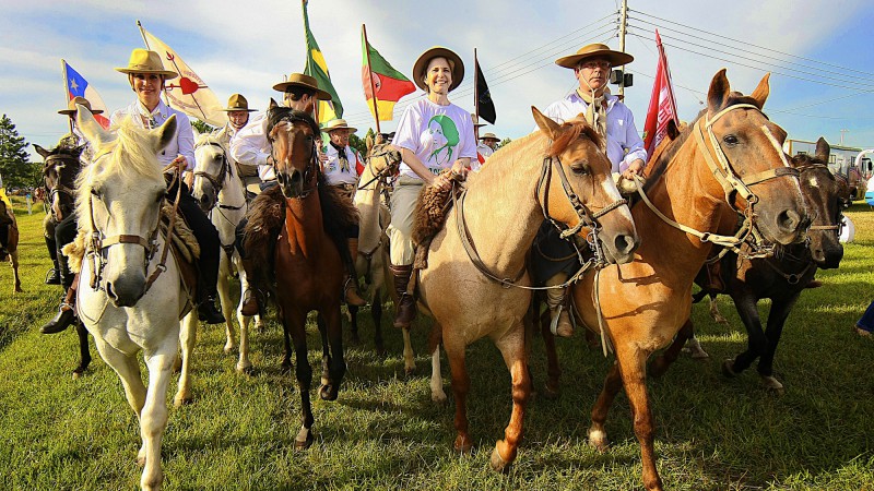 Governadora Yeda Crusius durante a 26ª Cavalgada do Mar em direção a Dunas Altas / Torres e 1º Rodeio de Integração de Palmares do Sul no Parque de Eventos, RST 101, em Palmares do Sul.