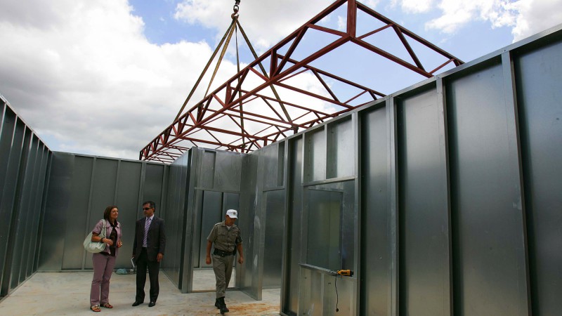 A secretária-Geral de Governo, Ana Pellini, durante vistoria às obras do Presídio Estadual de Novo Hamburgo, destinadas aos apenados do regime semi-aberto.