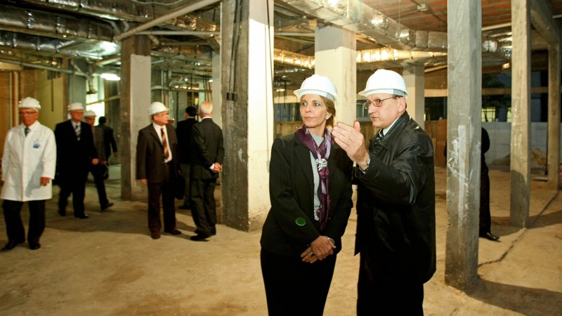 A governadora Yeda Crusius, durante visita ao Hospital Ernesto Dornelles, vistoria as obras do novo centro e da nova emergência, da Instituição.