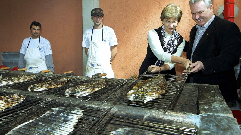 A governadora do Estado, acompanhada do prefeito de Tramandaí, Anderson José Tomiello Hoffmeister, visita a 21ª Festa Nacional do Peixe, em Tramandaí.