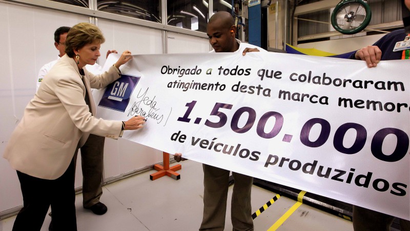 A governadora Yeda Crusius, durante comemoração ao veículo 1 milhão e 500 mil da fábrica da GM em Gravataí.