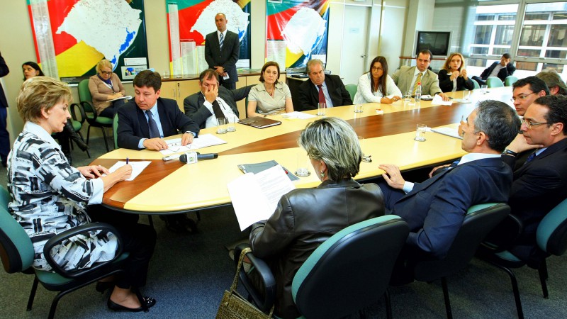 A governadora Yeda Crusius, durante reuni&atilde;o com o Conselho Gestor das Parcerias P&uacute;blico Privada (PPPs), autoriza publica&ccedil;&atilde;o de edital de licita&ccedil;&atilde;o da ERS-010, a Rodovia do Progresso.
