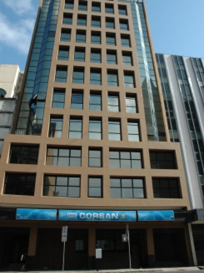 A Companhia Riograndense de Saneamento (Corsan) inaugura, nesta terça-feira (21), às 11h, a sua nova sede. O prédio de 16 andares, localizado na rua Sete de Setembro, 641, em Porto Alegre, será destinado ao gabinete da presidência da empresa e às