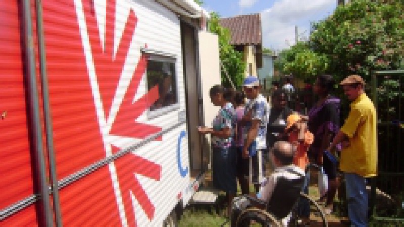 A CEEE Distribuição instalou uma agência móvel na Vila Nova Guaíba, no município de Guaíba, para receber os pedidos de ligação de luz dos moradores do bairro, onde a empresa inicia no próximo sábado, 13, a construção de uma extensão de rede de energia