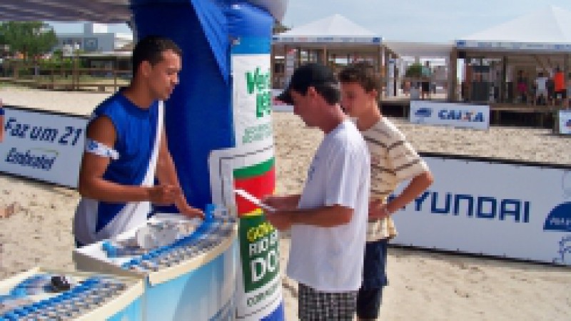 O Banrisul promove v&aacute;rias atividades do Banricompras em Atl&acirc;ntida e em Xangri-L&aacute;, desde sexta-feira (5) at&eacute; domingo (7). O mascote Banricomprinhas visita, &agrave; noite,&nbsp;bares e restaurantes de Atl&acirc;ntida e Xangri-L&aacute;. Durante a iniciativa, haver&aacute; distribui&ccedil;&atilde;o