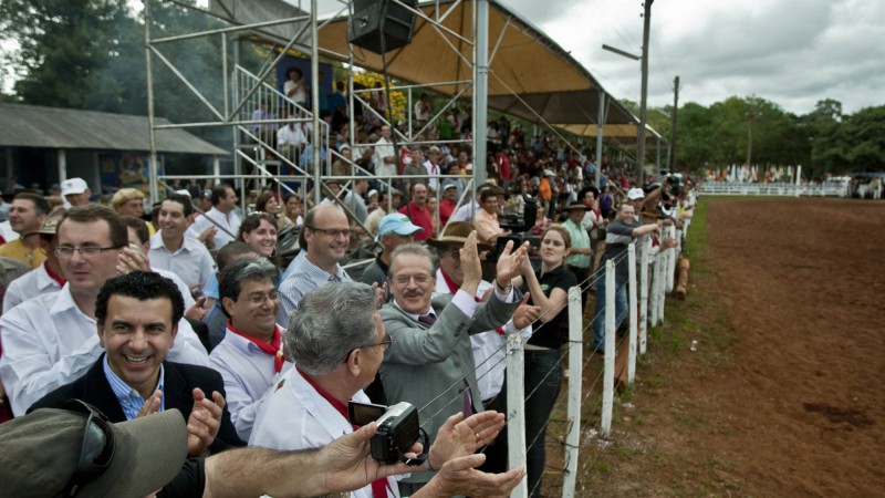 18.03.11: Governador Tarso Genro visita a 23 Festa Campeira 2011. Na foto com o Presidente do MTG Erival Bertolini e o Prefeito de Santo Augusto Alvorindo Pólo.