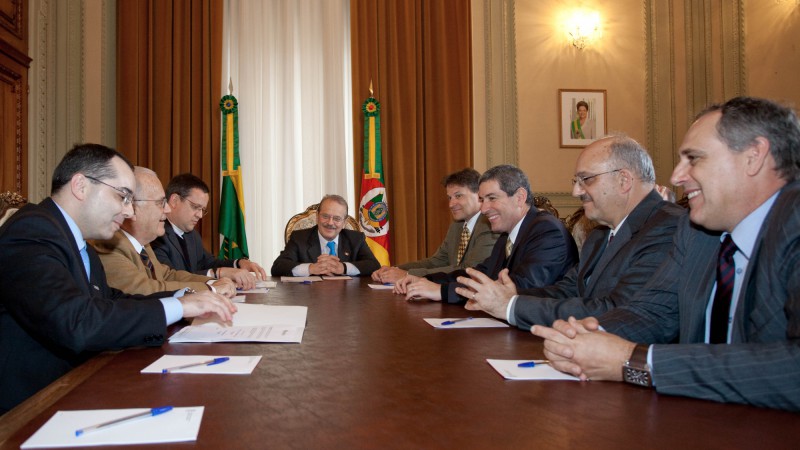 Governador Tarso Genro em audiência com Representantes da Empresa Manitowoc Crane Goup