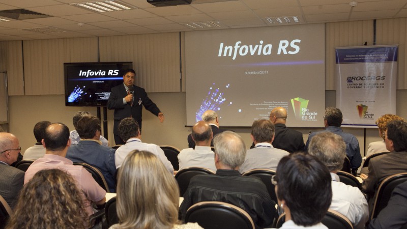 Lançamento do projeto da procergs para a Infovia RS. Na foto Calson Aquistapasse, Diretor Presidente da Procergs.