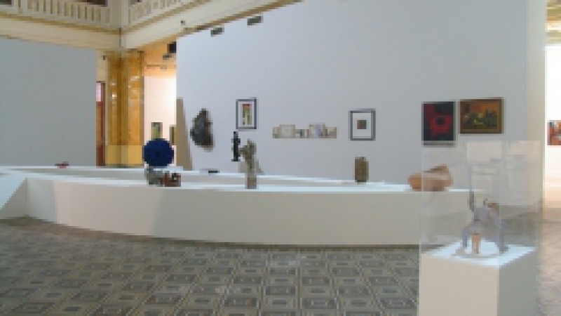 As obras de 132 artistas mulheres compõem a exposição O Museu Sensível, que o Museu de Arte do Rio Grande do Sul (Margs), em parceira com a Secretaria de Políticas para as Mulheres e com o Coletivo Feminino Plural, inaugurou na noite dessa segunda-feira