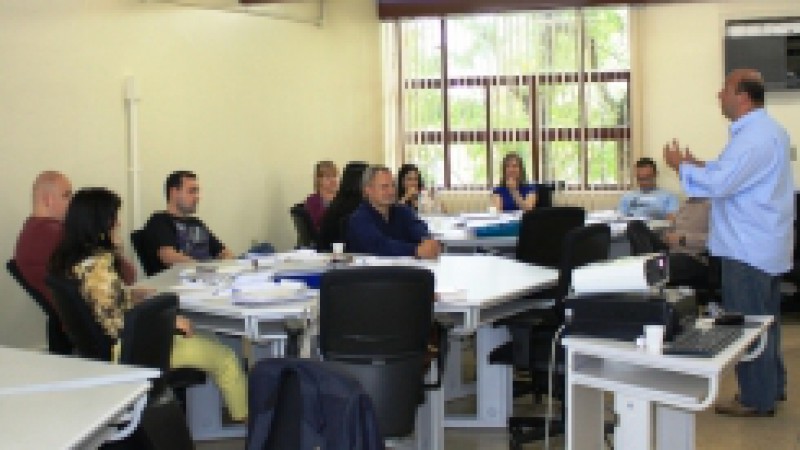 Segue até o próximo dia 22, na Fundação para o Desenvolvimento de Recursos Humanos (FDRH), o Curso de Formação de Pregoeiros destinado a qualificar servidores da Central de Compras do Estado (Cecom-RS). Ambos os órgãos estão vinculados à Secretaria da