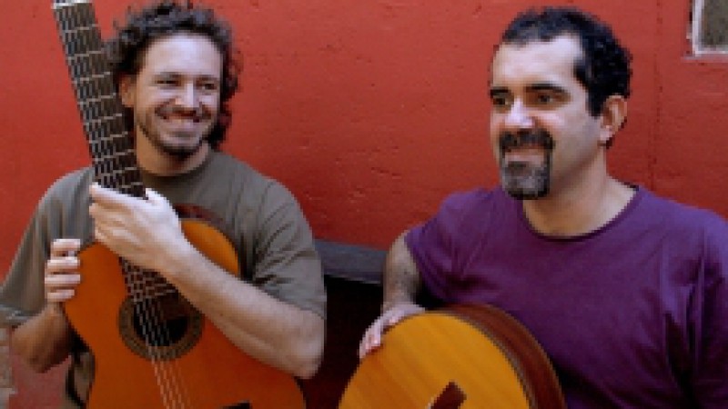 O projeto Música no Jardim, da Casa de Cultura Mario Quintana, em Porto Alegre, abre a agenda de dezembro nesta quarta-feira (7), com show gratuito do grupo Batuque de Cordas. O evento será realizado às 18h30min, no Jardim Lutzemberger, com entrada