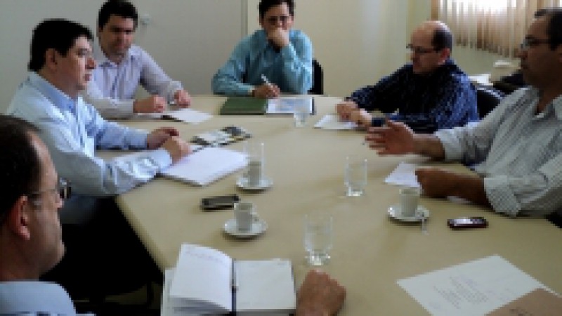 O secretário de Política Agrícola do Ministério da Agricultura (MAPA), Caio Rocha, confirmou nesta segunda-feira (14) o interesse do Ministério em aplicar R$ 1 milhão na agricultura familiar gaúcha. Em reunião com o adjunto da Secretaria de